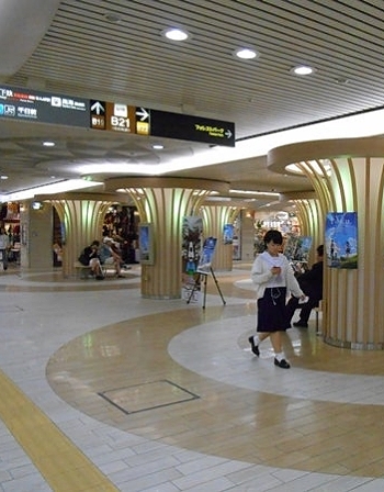なんばウォークの立ちんぼ